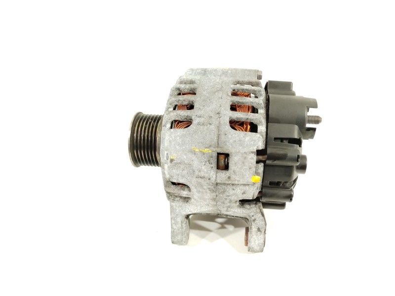 Recambio de alternador para renault clio iii 1.2 16v referencia OEM IAM 8200654541A  