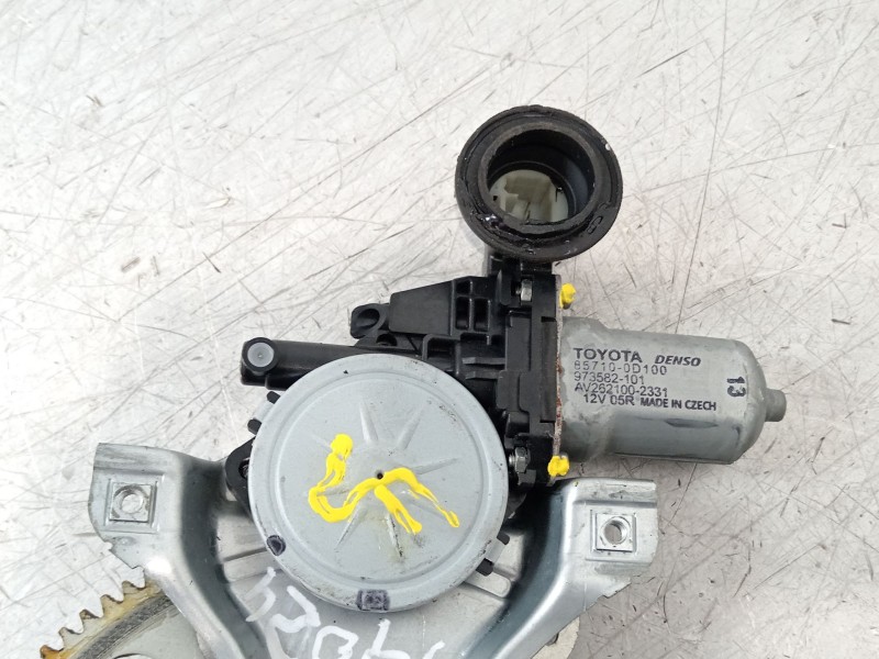 Recambio de elevalunas delantero derecho para toyota auris (_e18_) 1.4 d-4d (nde180_) referencia OEM IAM 6981002450  857100D100