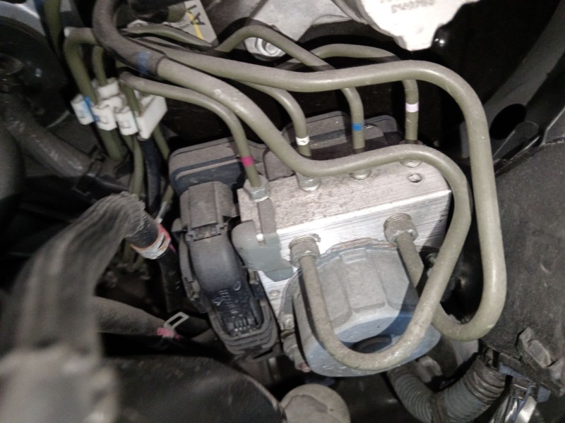 Recambio de abs para toyota auris (_e18_) 1.4 d-4d (nde180_) referencia OEM IAM 4454002500  269637