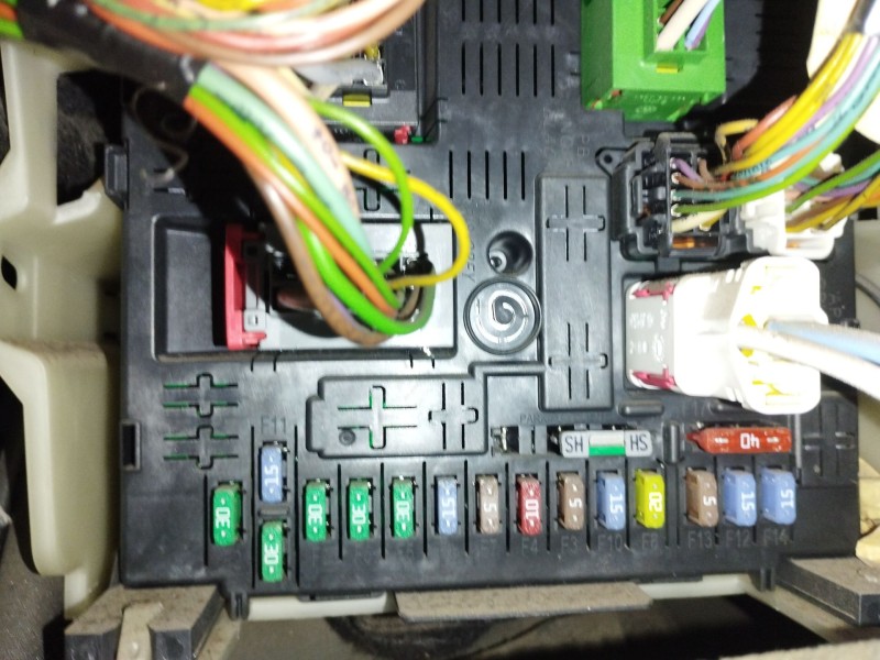 Recambio de caja reles / fusibles para peugeot 308 i (4a_, 4c_) 1.6 hdi referencia OEM IAM 1663371880  