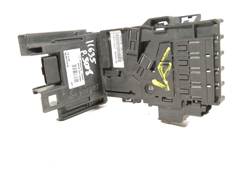 Recambio de caja reles / fusibles para peugeot 5008 premium referencia OEM IAM 9667044980  
