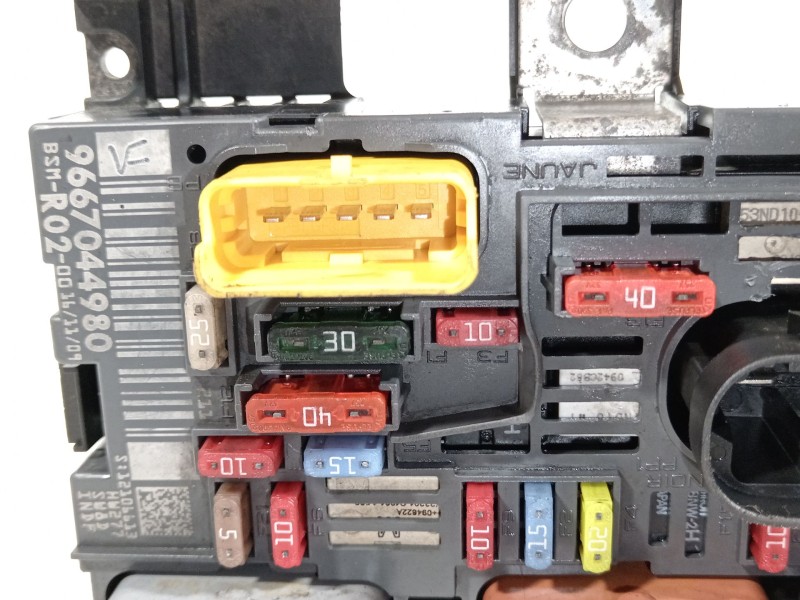 Recambio de caja reles / fusibles para peugeot 5008 premium referencia OEM IAM 9667044980  