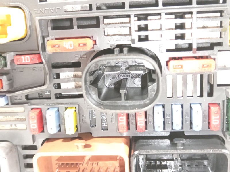 Recambio de caja reles / fusibles para peugeot 5008 premium referencia OEM IAM 9667044980  