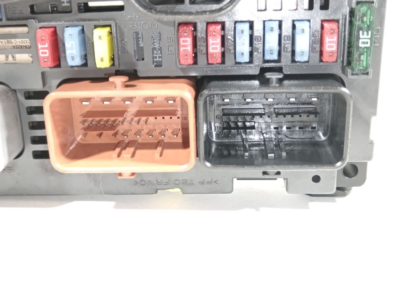 Recambio de caja reles / fusibles para peugeot 5008 premium referencia OEM IAM 9667044980  