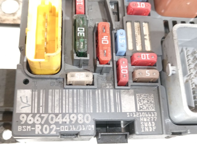 Recambio de caja reles / fusibles para peugeot 5008 premium referencia OEM IAM 9667044980  