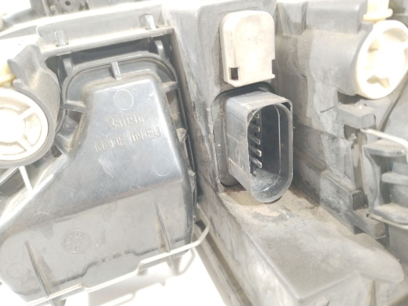 Recambio de faro derecho para audi a4 b6 (8e2) 2.5 tdi referencia OEM IAM 8E0941004S  