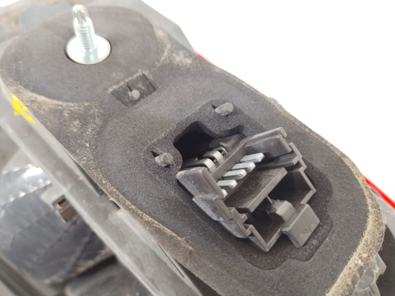 Recambio de piloto trasero derecho para renault twingo ii (cn0_) 1.2 16v (cn0k, cn0v) referencia OEM IAM 8200387889  