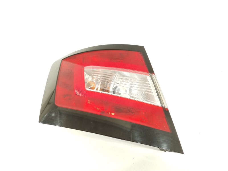 Recambio de piloto trasero izquierdo para skoda fabia iii (nj3) 1.0 tsi referencia OEM IAM 6V6945095  