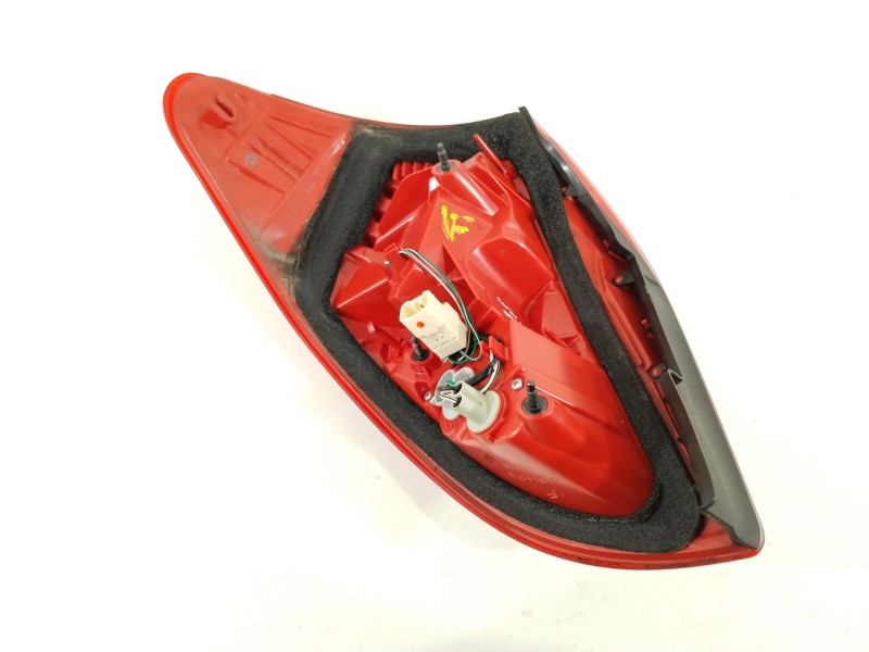 Recambio de piloto trasero derecho para toyota rav 4 iii (_a3_) 2.2 d (ala35_) referencia OEM IAM 8155142120  