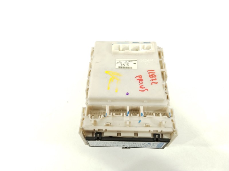 Recambio de caja reles / fusibles para toyota prius (nhw20) sol referencia OEM IAM 8273047290  811210489