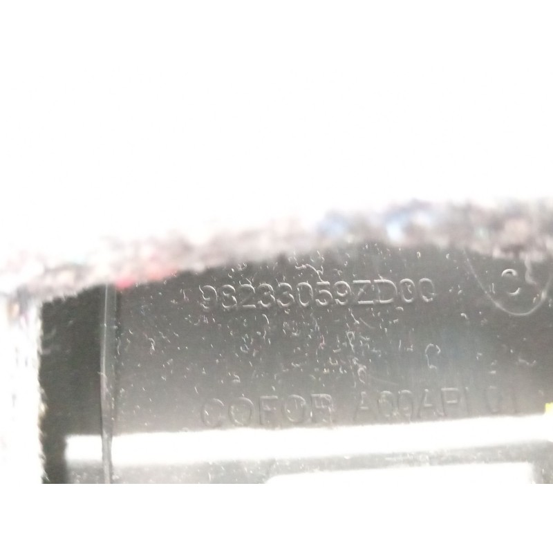 Recambio de moldura para peugeot 208 ii (ub_, up_, uw_, uj_) 1.2 puretech 100 referencia OEM IAM 98233059ZD  