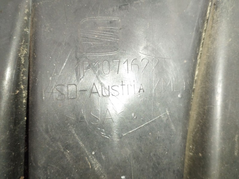 Recambio de rejilla paragolpes delantero para seat leon (1p1) 2.0 tdi referencia OEM IAM 1P1071622  