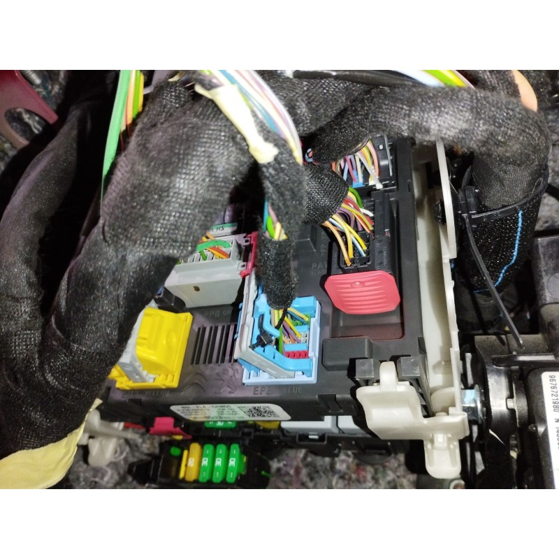 Recambio de caja reles / fusibles para citroën c4 picasso ii 1.6 bluehdi 120 referencia OEM IAM 9819851380  