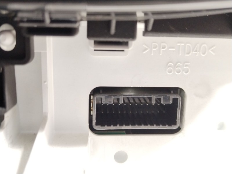 Recambio de cuadro instrumentos para toyota yaris (ksp9/scp9/nlp9) básico referencia OEM IAM 838000D660D 838000D66 