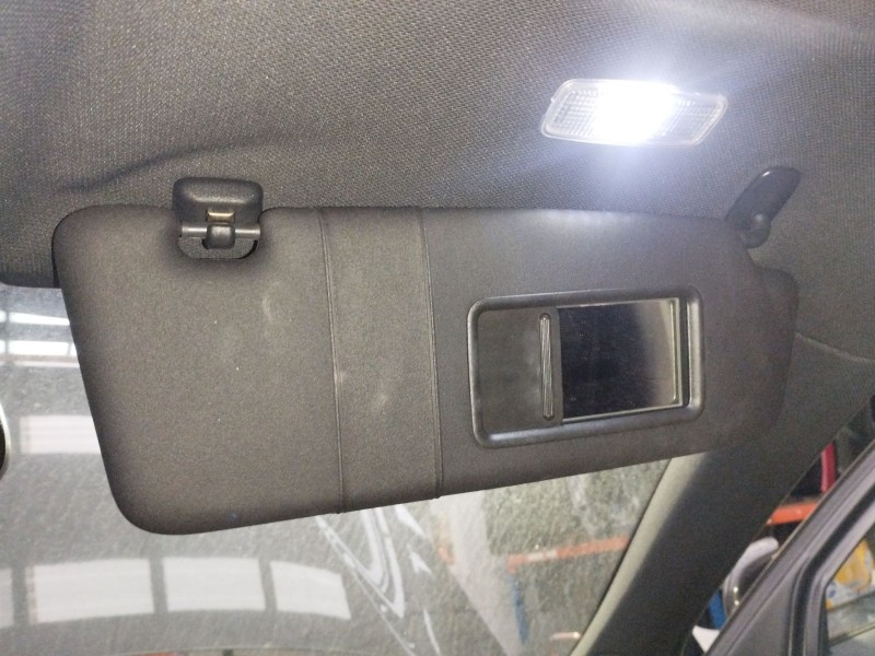 Recambio de parasol derecho para audi a3 (8p1) 2.0 tdi referencia OEM IAM 8P2857552  