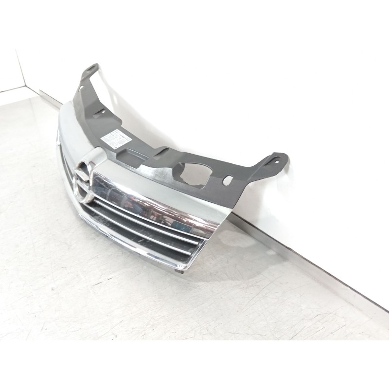 Recambio de rejilla delantera para opel astra h (a04) 1.6 (l48) referencia OEM IAM 13225780 13225775 46108/8395