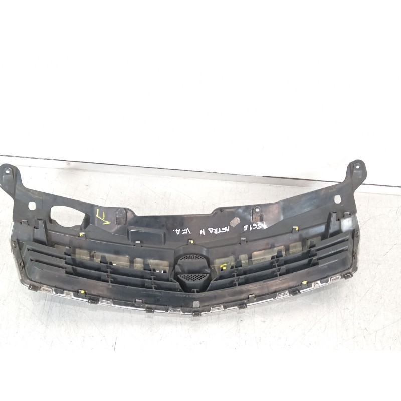 Recambio de rejilla delantera para opel astra h (a04) 1.6 (l48) referencia OEM IAM 13225780 13225775 46108/8395