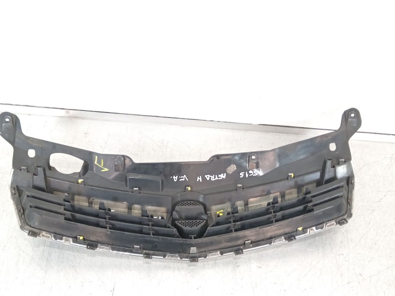 Recambio de rejilla delantera para opel astra h (a04) 1.6 (l48) referencia OEM IAM 13225780 13225775 46108/8395