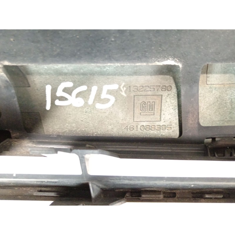 Recambio de rejilla delantera para opel astra h (a04) 1.6 (l48) referencia OEM IAM 13225780 13225775 46108/8395
