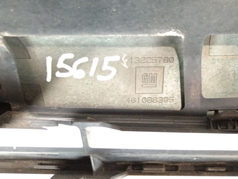 Recambio de rejilla delantera para opel astra h (a04) 1.6 (l48) referencia OEM IAM 13225780 13225775 46108/8395