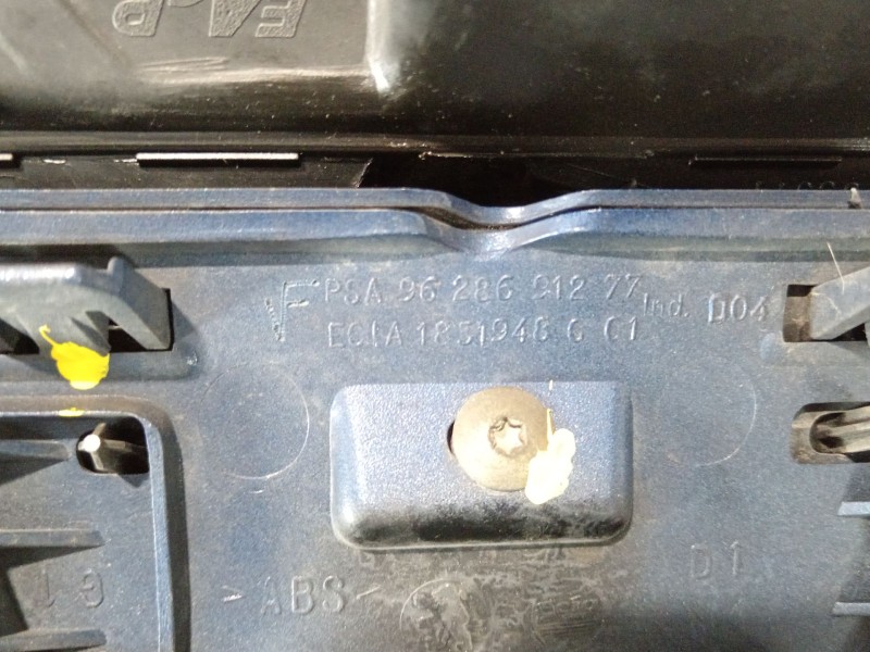 Recambio de rejilla delantera para peugeot 206 hatchback (2a/c) 1.4 i referencia OEM IAM 9628691277  9628934280