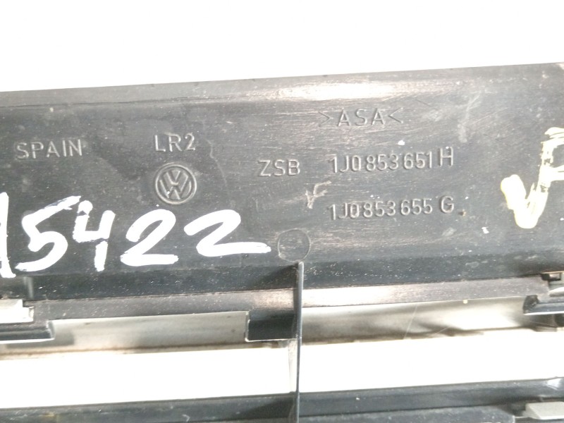 Recambio de rejilla delantera para volkswagen golf iv (1j1) 1.6 referencia OEM IAM 1J0853653C 1J0853651H 1J0853655G