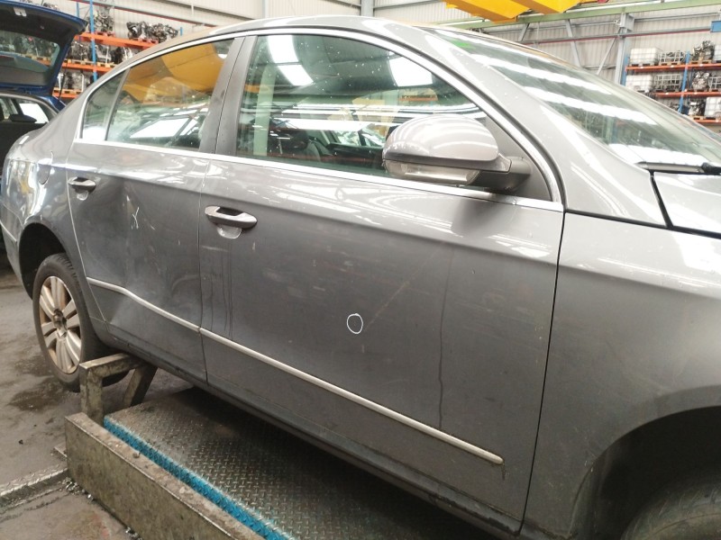 Recambio de puerta delantera derecha para volkswagen passat b6 (3c2) 2.0 tdi referencia OEM IAM   