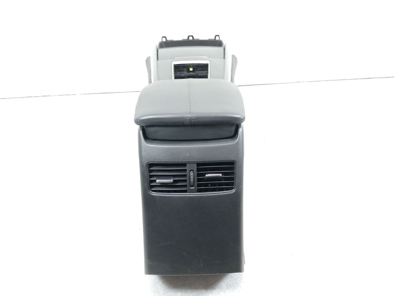 Recambio de apoyabrazos central para mazda cx-30 zenith referencia OEM IAM DGH964441  