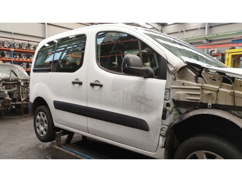 Recambio de puerta delantera derecha para peugeot partner tepee 1.6 bluehdi 100 referencia OEM IAM   