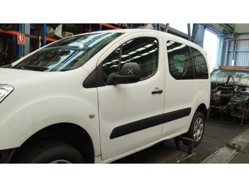 Recambio de puerta delantera izquierda para peugeot partner tepee 1.6 bluehdi 100 referencia OEM IAM   