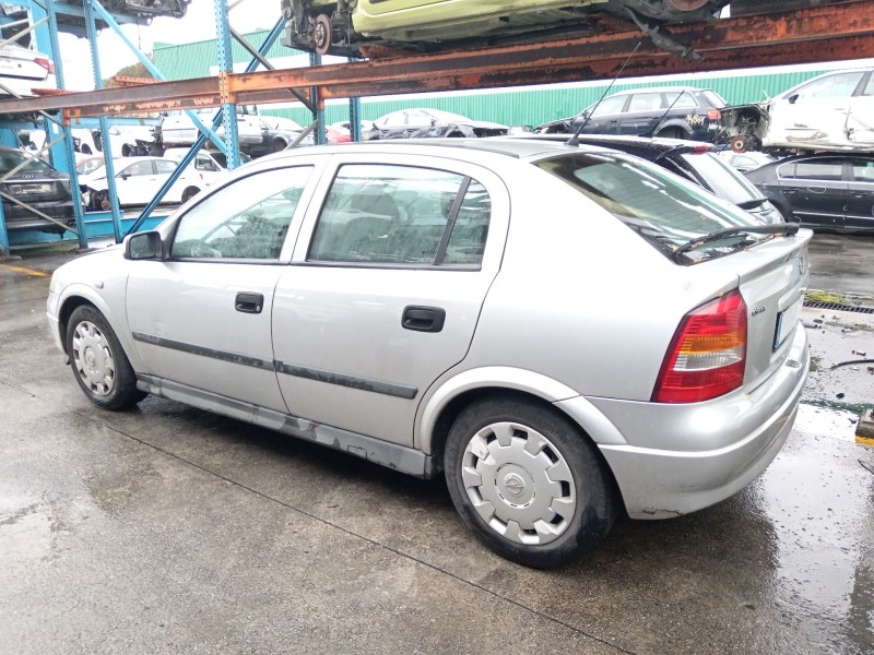 opel astra g sedán (t98) del año 2001