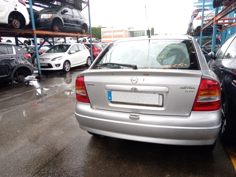 opel astra g sedán (t98) del año 2001