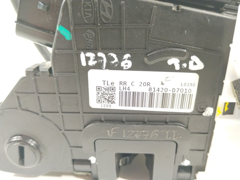 Recambio de cerradura puerta trasera derecha para hyundai tucson essence bluedrive 2wd referencia OEM IAM 81420D7010  