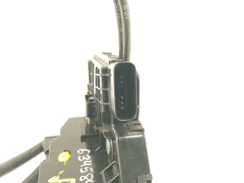 Recambio de cerradura puerta trasera derecha para hyundai tucson essence bluedrive 2wd referencia OEM IAM 81420D7010  