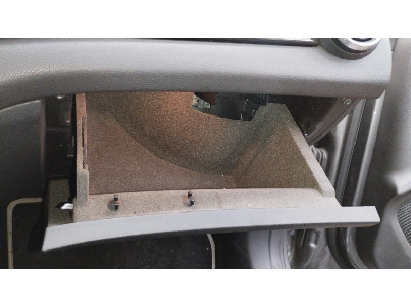 Recambio de guantera para mercedes-benz clase cla (w117) cla 220 cdi (117.303) referencia OEM IAM 17668000919  