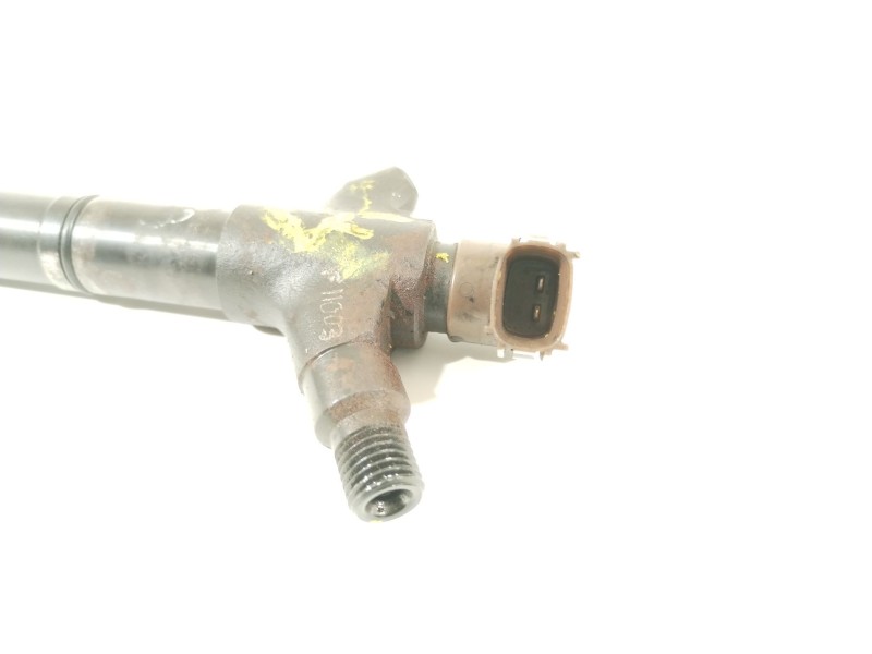 Recambio de inyector para toyota avensis (t27) active referencia OEM IAM 2367026071  2367029115