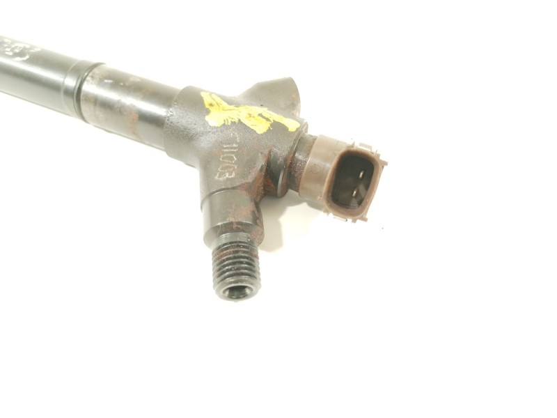 Recambio de inyector para toyota avensis (t27) active referencia OEM IAM 2367026071  2367029115