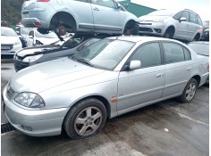 toyota avensis (_t22_) del año 2002