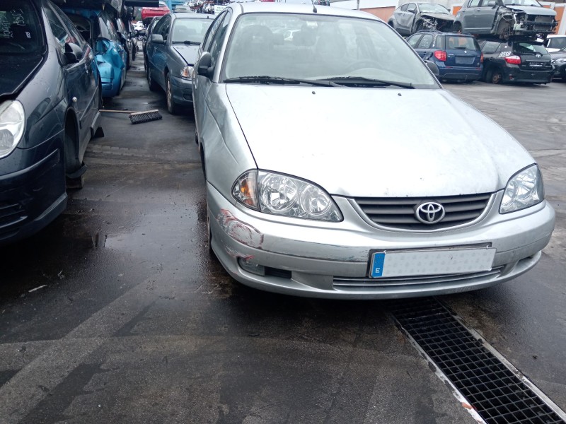 toyota avensis (_t22_) del año 2002
