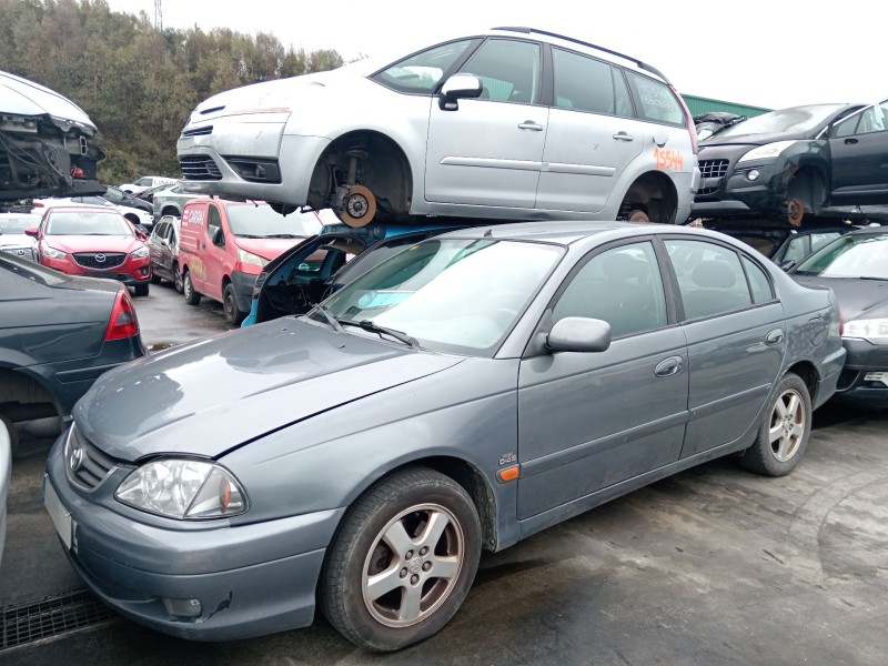 toyota avensis liftback (_t22_) del año 2002