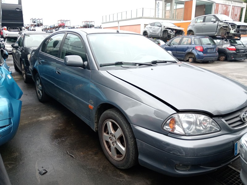 toyota avensis liftback (_t22_) del año 2002