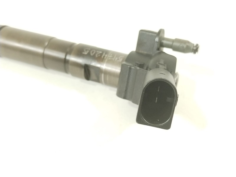 Recambio de inyector para volkswagen passat berlina (3c2) advance plus referencia OEM IAM 03L130277  0445116030