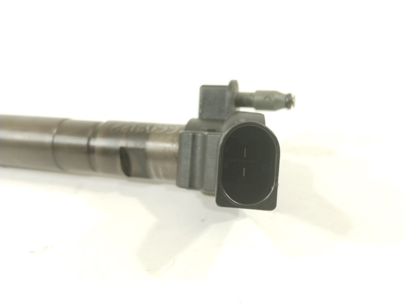 Recambio de inyector para volkswagen passat berlina (3c2) advance plus referencia OEM IAM 03L130277  0445116030