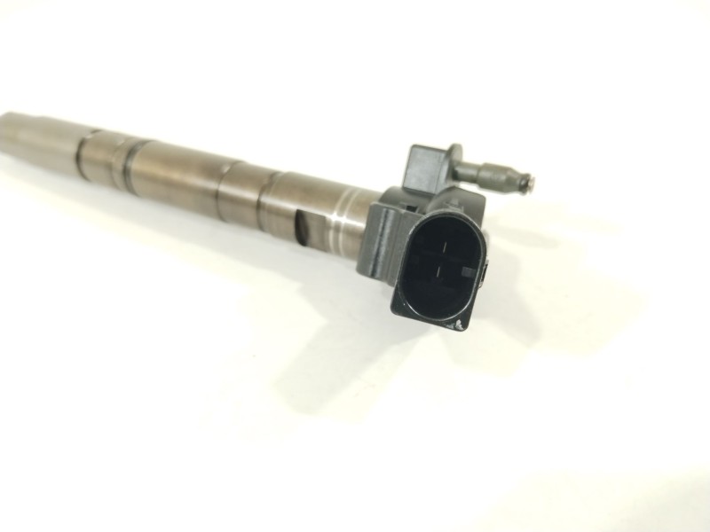 Recambio de inyector para volkswagen passat b6 (3c2) 2.0 tdi referencia OEM IAM 03L130277  0445116030