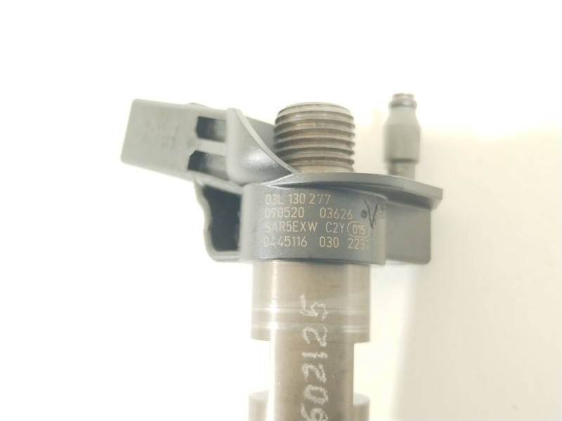 Recambio de inyector para volkswagen passat b6 (3c2) 2.0 tdi referencia OEM IAM 03L130277  0445116030