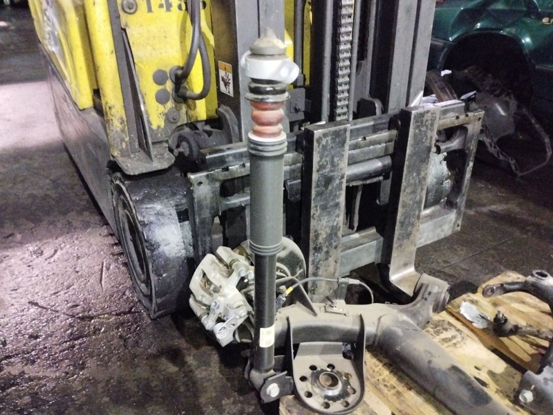 Recambio de amortiguador trasero izquierdo para kia rio (yb) referencia OEM IAM 55300H8250  