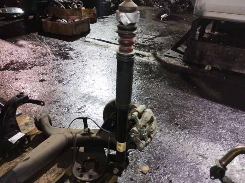 Recambio de amortiguador trasero derecho para kia rio (yb) referencia OEM IAM 55300H8250  