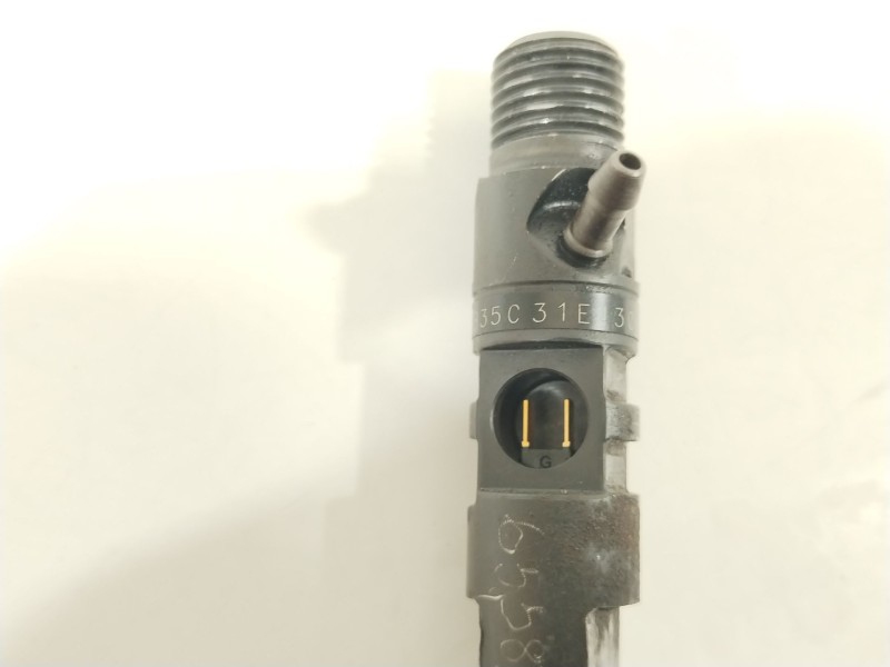 Recambio de inyector para dacia duster ambiance 4x2 referencia OEM IAM 166001137R  28232251