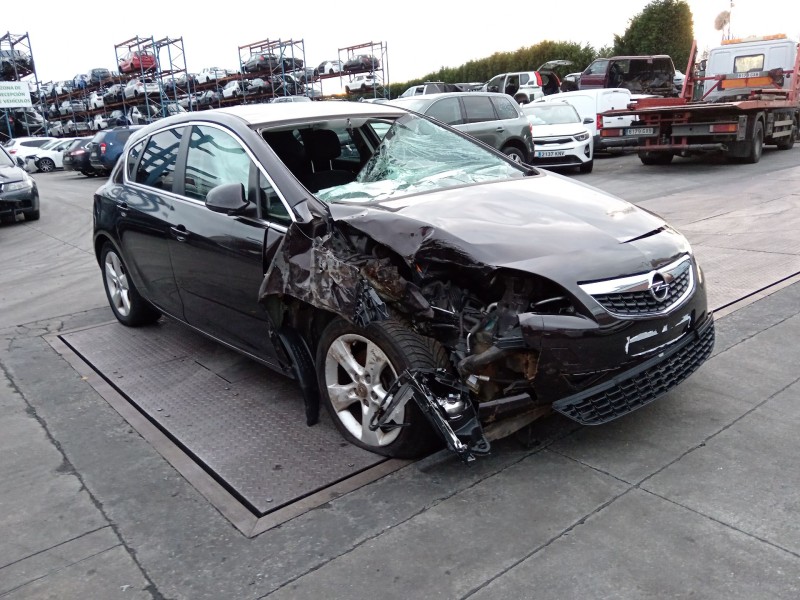 opel astra j gtc del año 2012