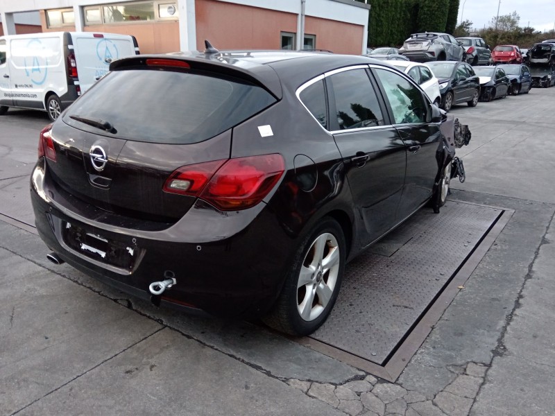 opel astra j gtc del año 2012